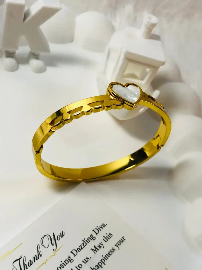 [bng-kids-wht-hrt-dsn-06] Heart design-white bangle(kids)