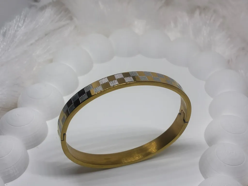 [kda-men-slvr-chk] Men’s kada silver check design
