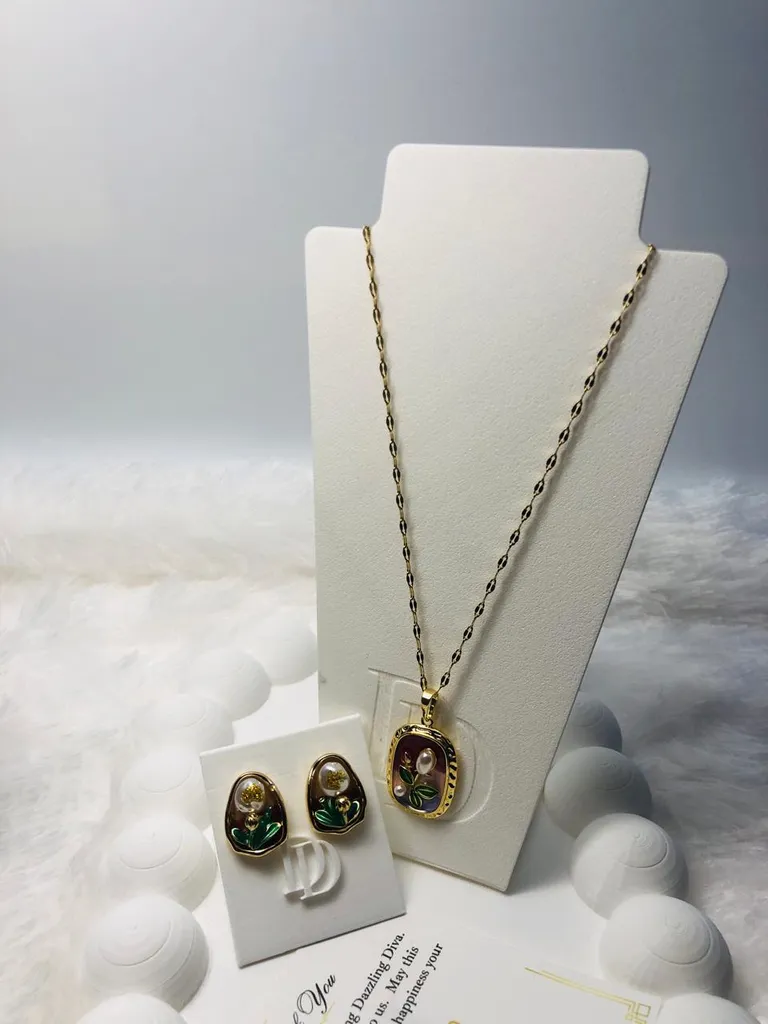 [Stdchn-enml-st] Enamel stud and chain set