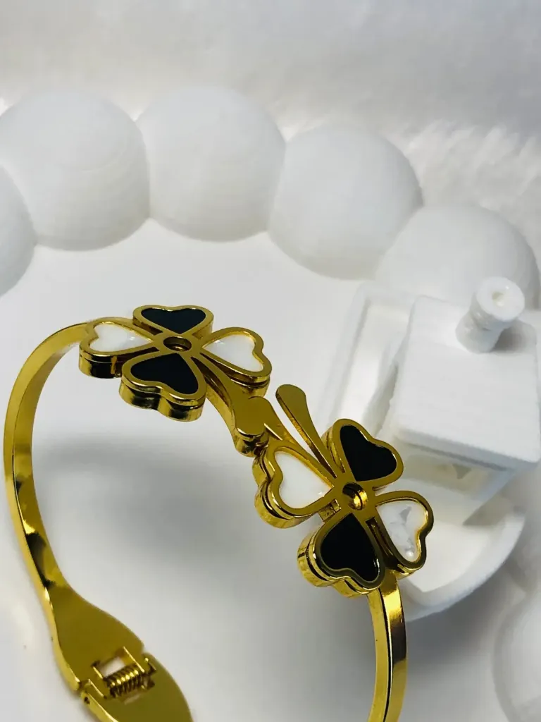 Dual clover/heart designed bangle(Adults)
